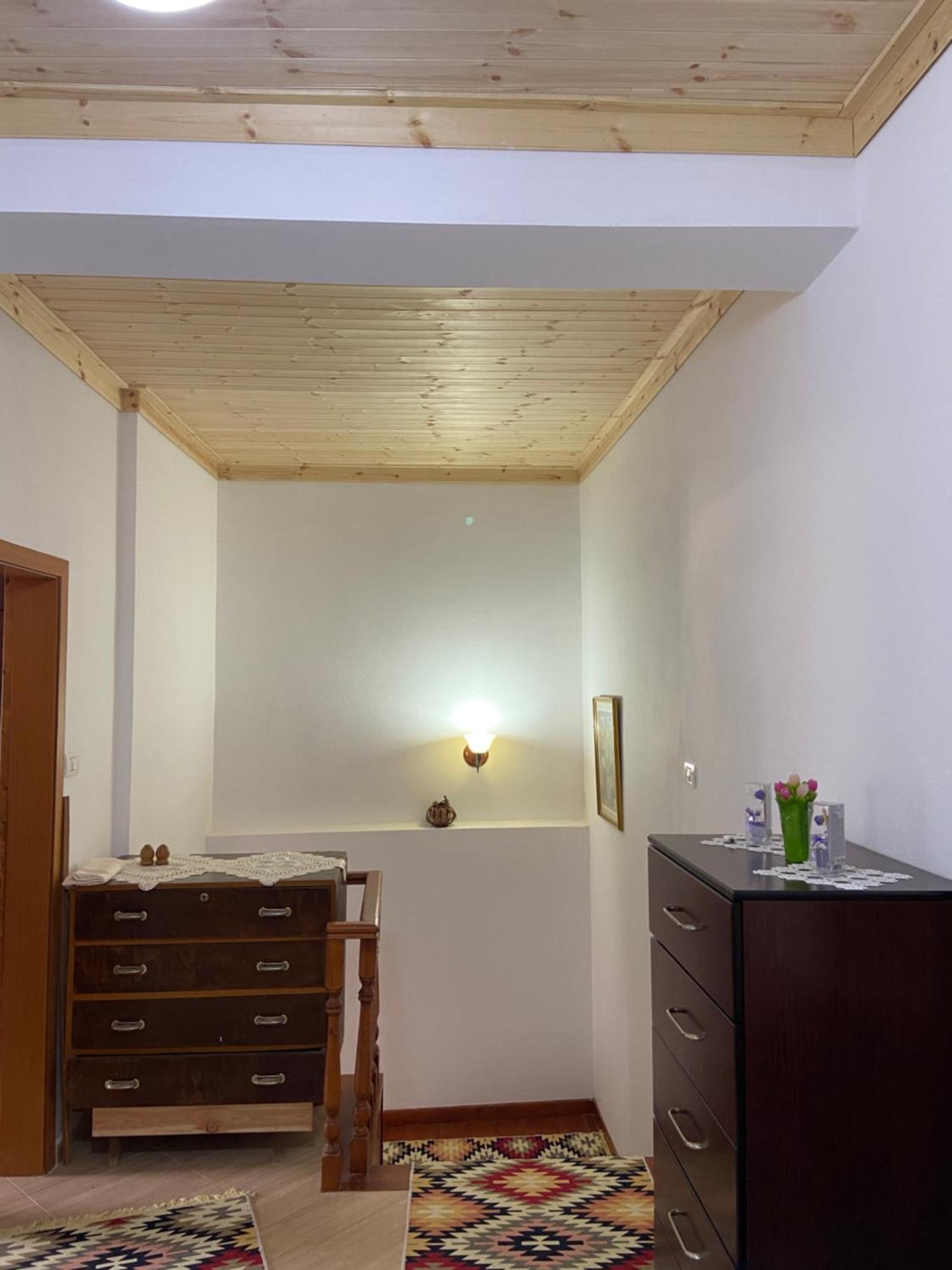 Stonetale Garden Guesthouse Gjirokaster Bagian luar foto