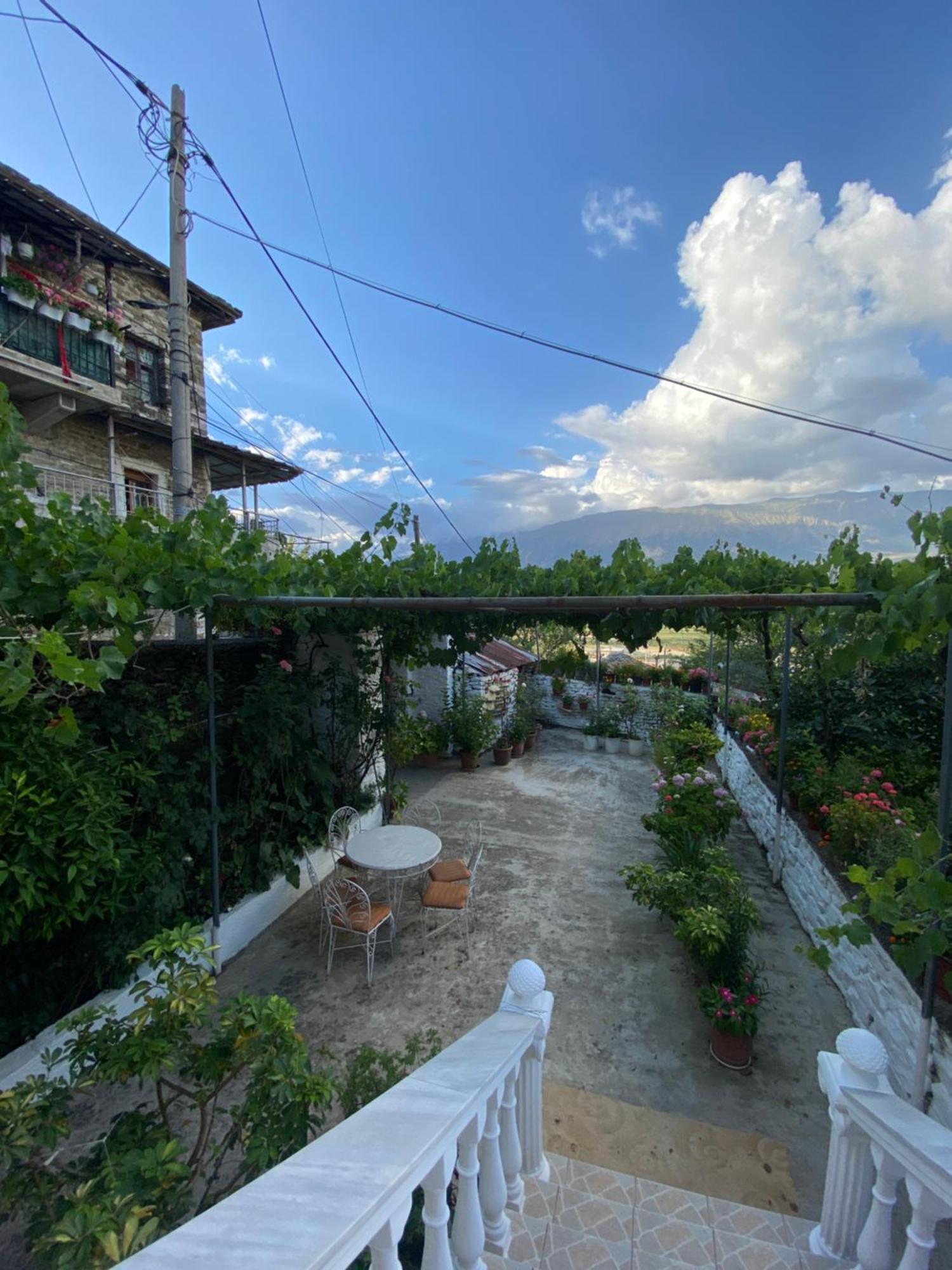 Stonetale Garden Guesthouse Gjirokaster Bagian luar foto