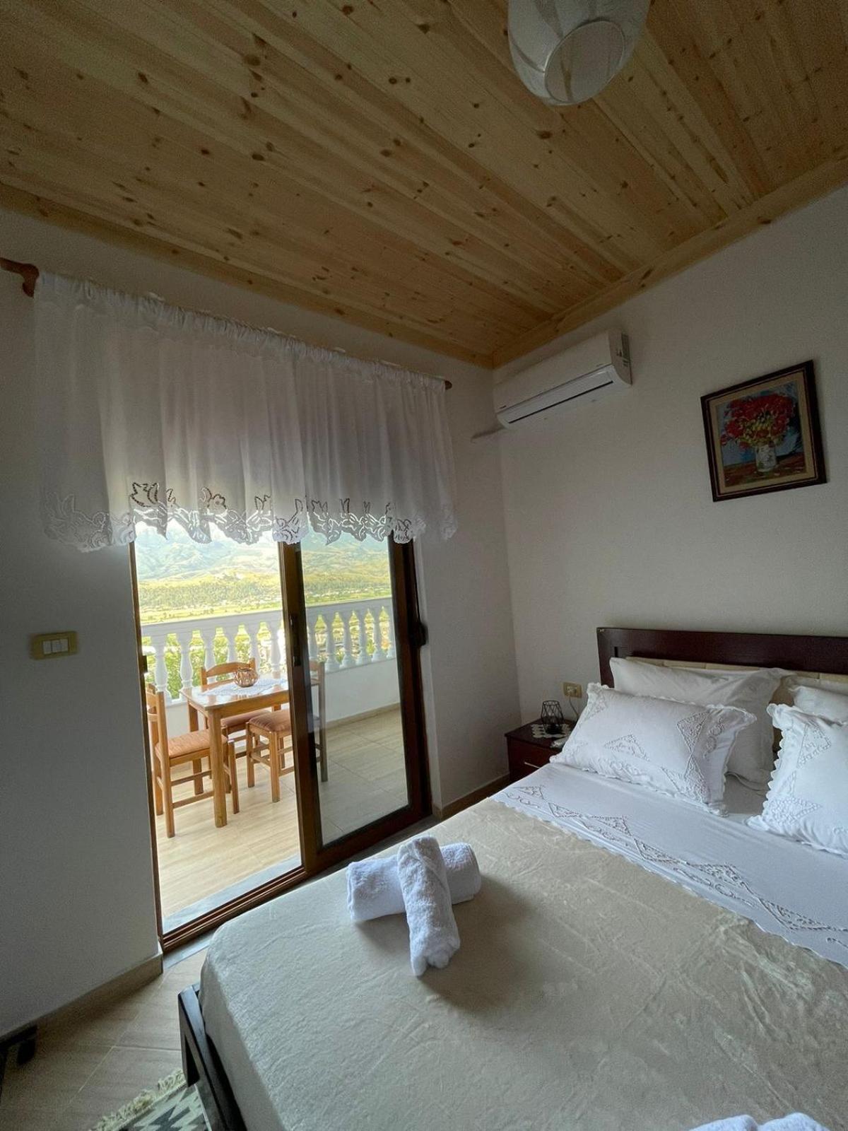 Stonetale Garden Guesthouse Gjirokaster Bagian luar foto