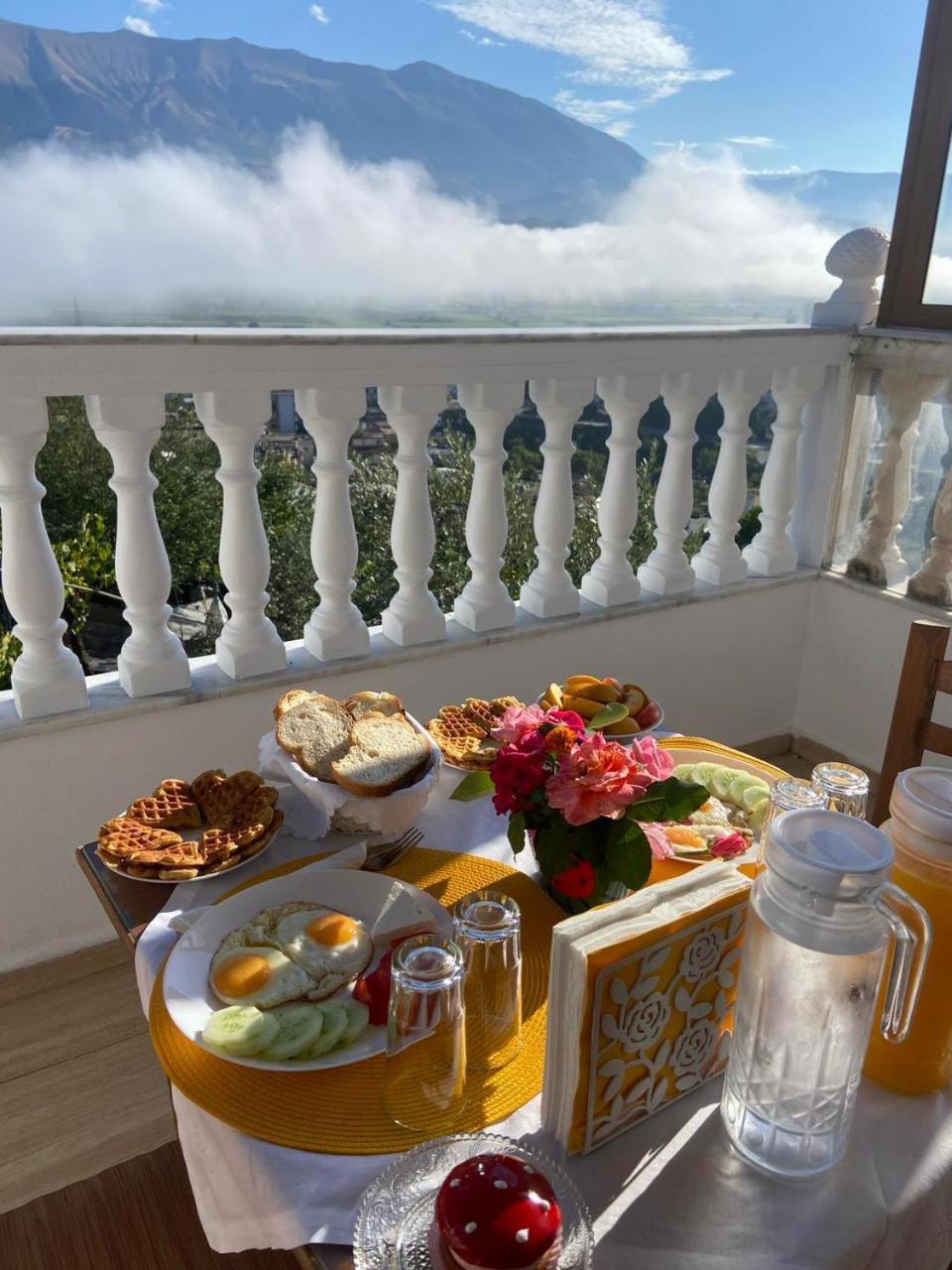 Stonetale Garden Guesthouse Gjirokaster Bagian luar foto