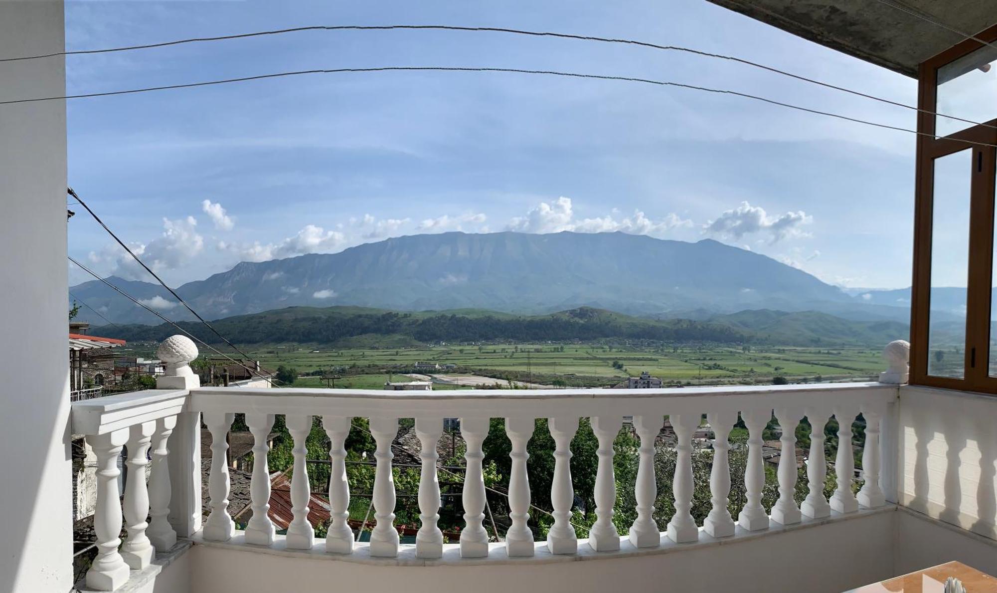 Stonetale Garden Guesthouse Gjirokaster Bagian luar foto