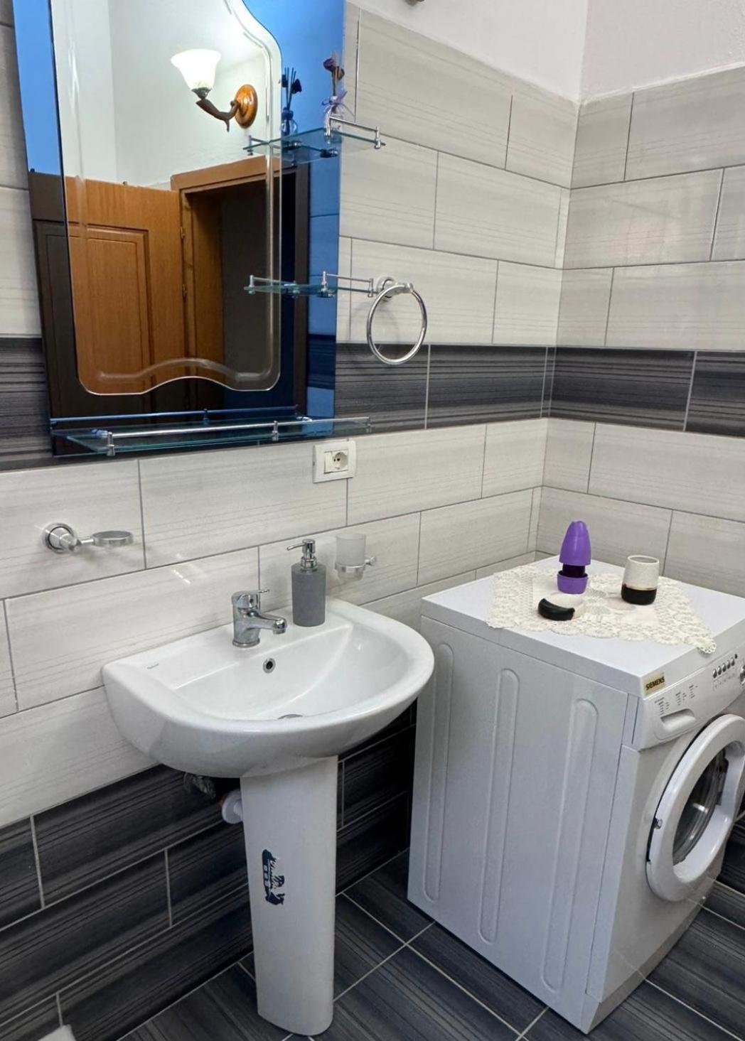 Stonetale Garden Guesthouse Gjirokaster Bagian luar foto