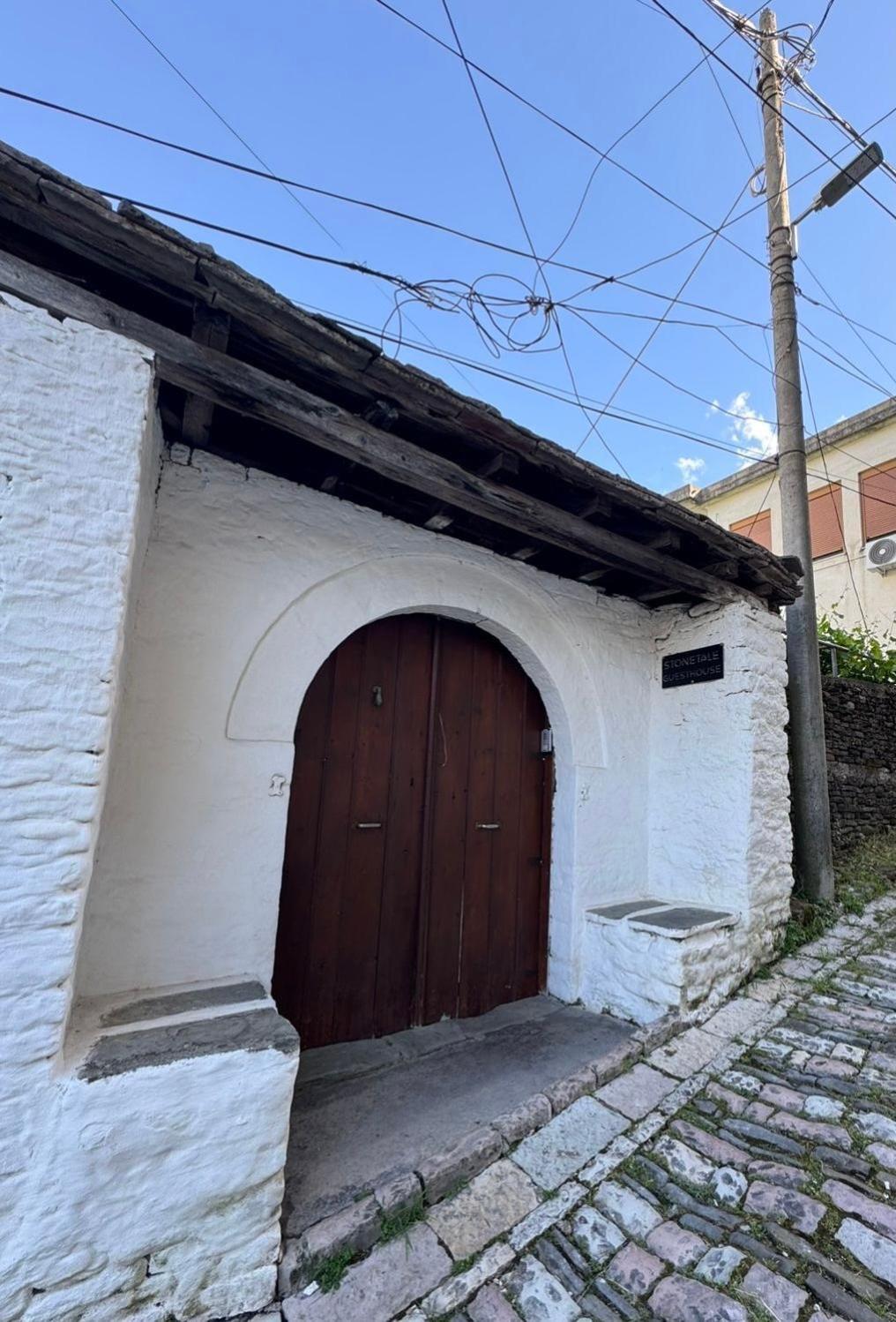 Stonetale Garden Guesthouse Gjirokaster Bagian luar foto